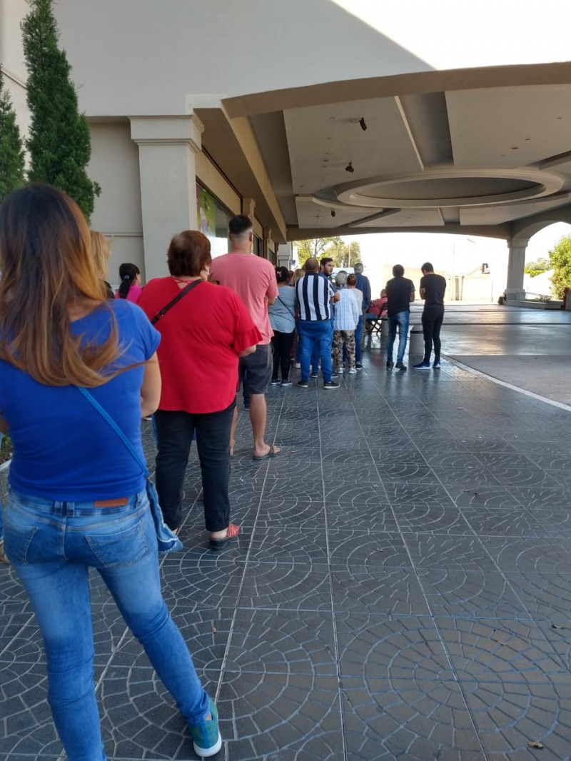 En el bingo tambin hay filas para ingresar
